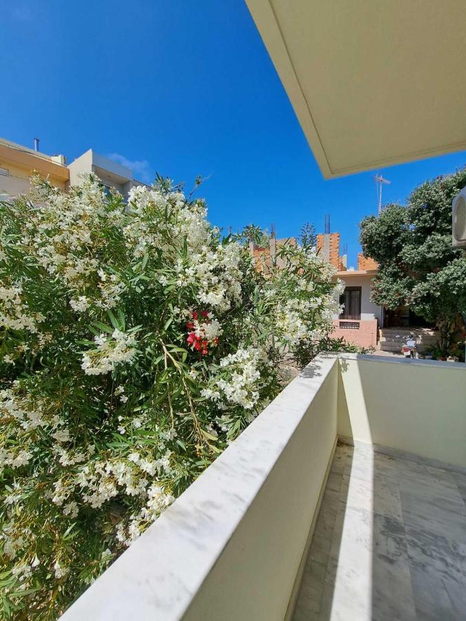 Seaview Flora'S Luxury Apartment-300Meters From The Beach ريثيمنو المظهر الخارجي الصورة