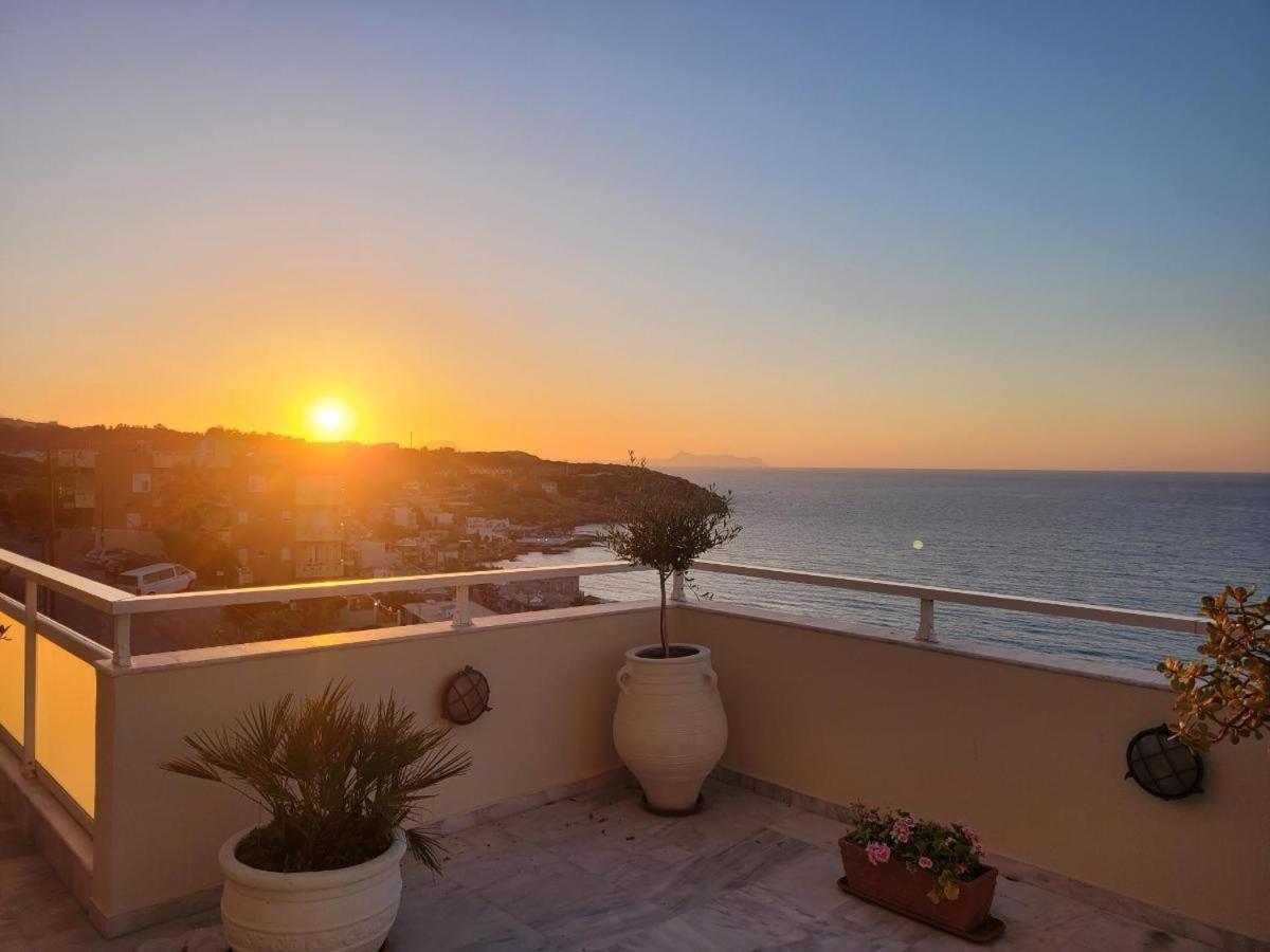 Seaview Flora'S Luxury Apartment-300Meters From The Beach ريثيمنو المظهر الخارجي الصورة